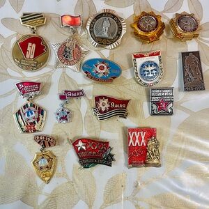 VTG RARE Lot Of 15 Badges Medals Soviet Era USSR victory in World War II 9 MAY